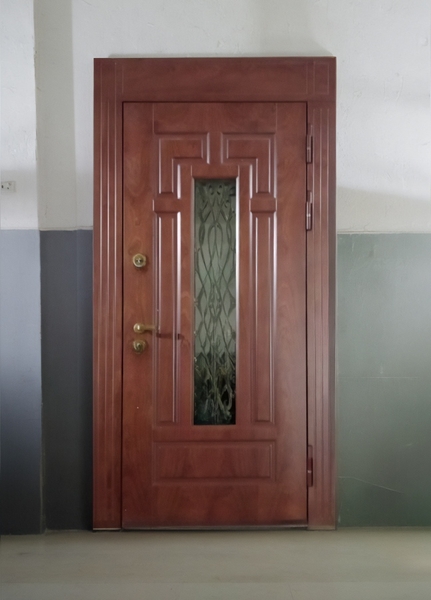 Утепленная дверь со стеклом